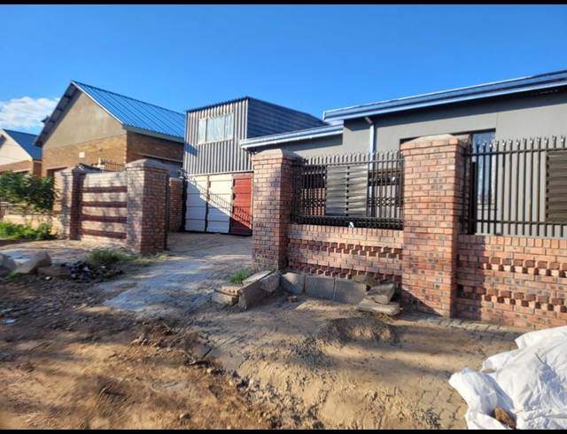 3 BEDROOM HOUSE FOR SALE IN ROCKLANDS